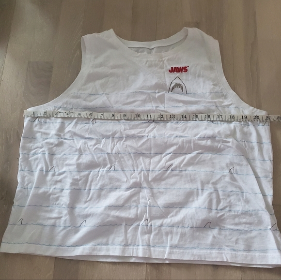 "Jaws" Shark Muscle Crop Tank - Picture 7 of 7
